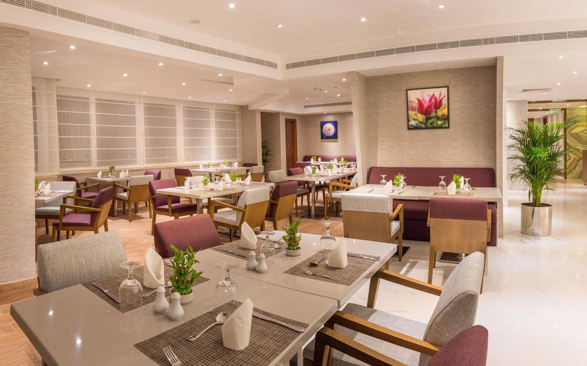 Hawthorn Extended Stay By Wyndham Abu Dhabi City Center Exterior foto