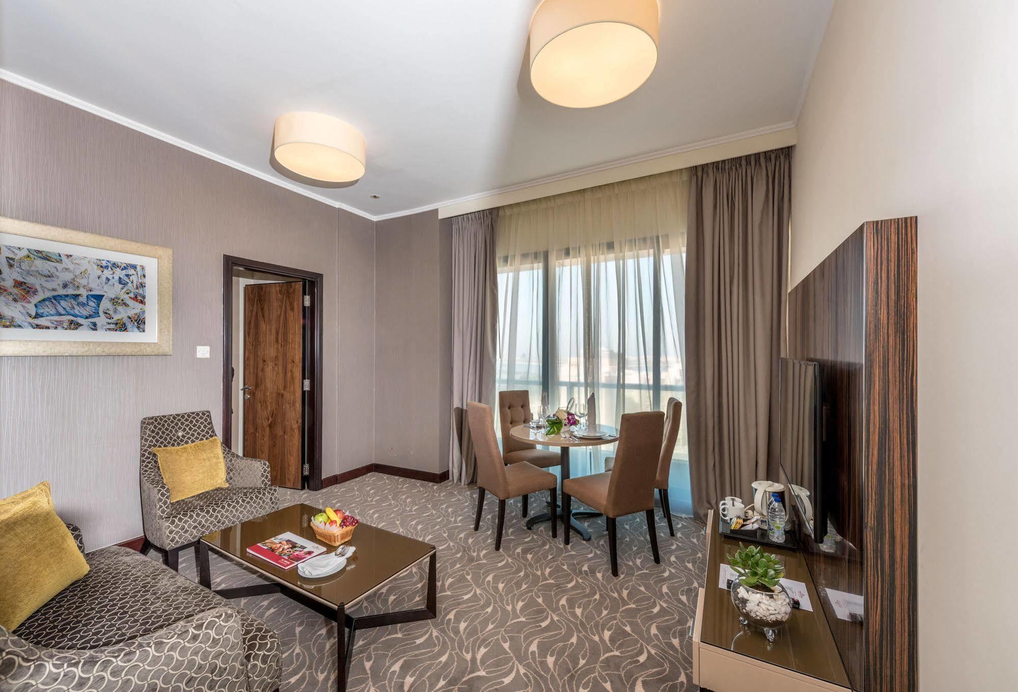 Hawthorn Extended Stay By Wyndham Abu Dhabi City Center Exterior foto